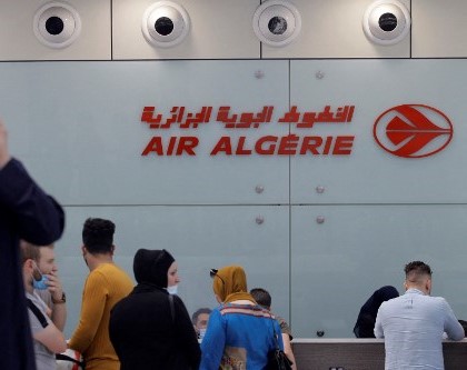 Devant Air Algérie, la colère des ressortissants algériens privés de retour au pays