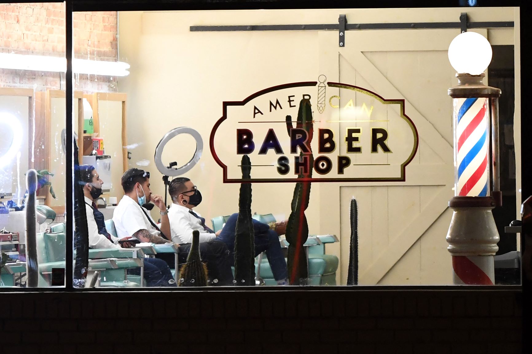 Aux Etats-Unis, les salons de coiffure afro-américains mis à contribution pour vacciner