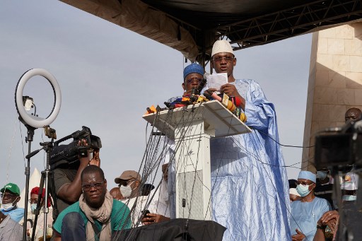 Choguel Maïga, prononce un discours devant la foule sur la place de l'indépendance de Bamako le 4 juin 2021 (Photo, AFP)