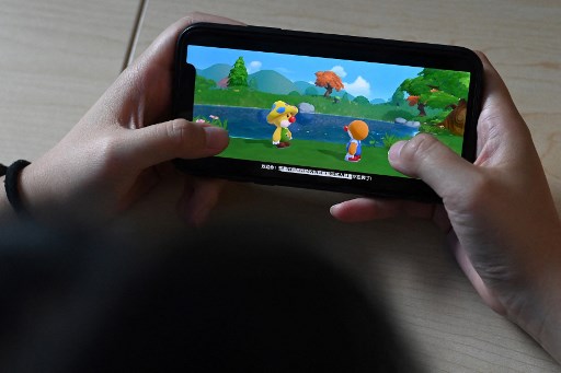 La télé en mangeant? Pas une bonne idée pour le langage des tout-petits