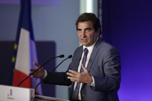 Christian Jacob, président du groupe du parti de droite Les Républicains (LR), prononce un discours, au siège du parti à Paris, le 9 juin 2021 lors d'un comité stratégique en amont des élections présidentielles de 2022. (Geoffroy van der Hasselt / AFP)