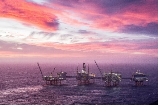 Cette photo d'archive prise le 07 janvier 2020 montre le champ pétrolifère de Johan Sverdrup en mer du Nord à l'ouest de Stavanger. La Norvège, premier producteur de pétrole d'Europe occidentale, prévoit de poursuivre ses activités d'exploration et de forage pétrolier dans les prochaines décennies, a annoncé le gouvernement le 11 juin 2021, malgré les avertissements de l'Agence internationale de l'énergie (AIE). (Carina Johansen / NTB Scanpix / AFP)