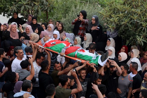 L'armée israélienne tire à balles réelles sur des manifestants: un Palestinien de 15 ans tué