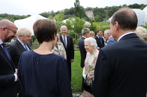 Les dirigeants du G7 se retrouvent autour d'Elizabeth II