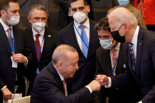 Erdogan décrit un premier entretien «très productif et sincère» avec Biden