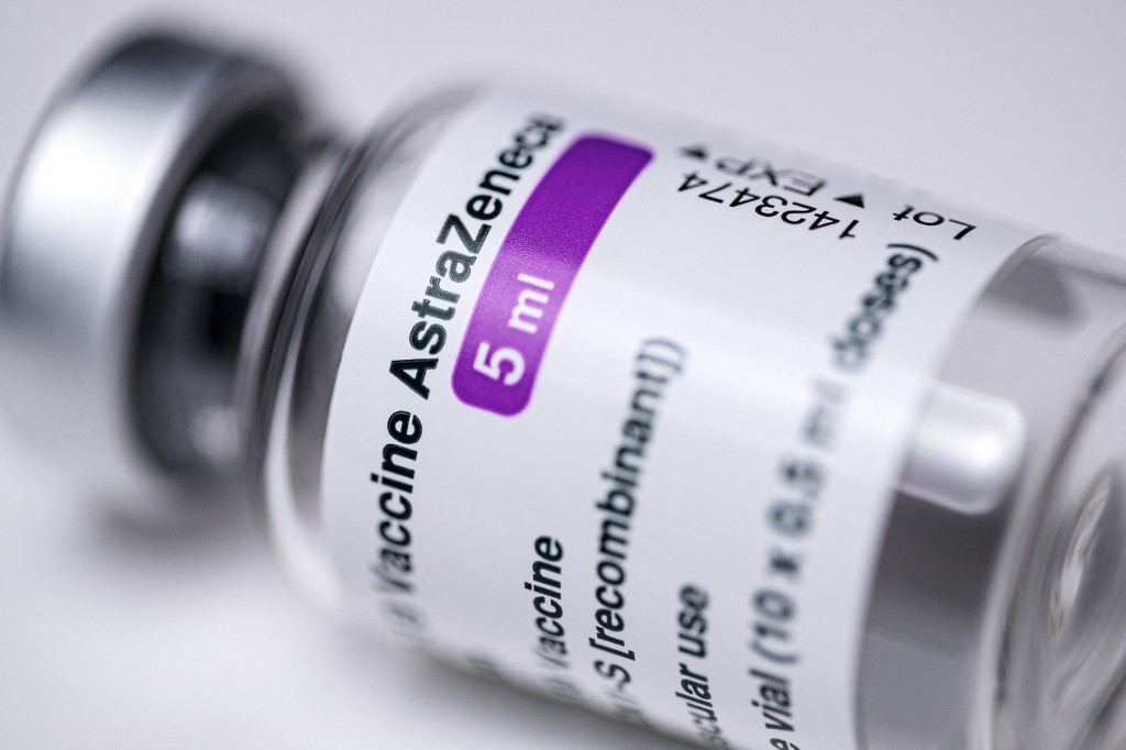 Vaccins AstraZeneca: l'UE obtient en justice moins de doses que réclamé