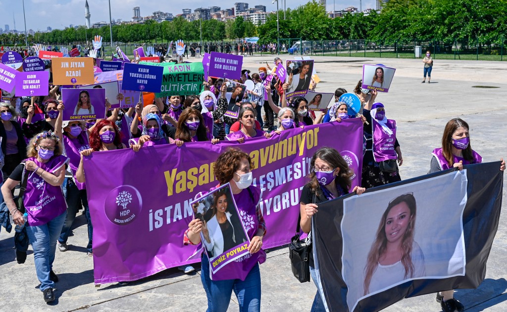 Turquie: des femmes manifestent contre l'abandon d'un traité les protégeant