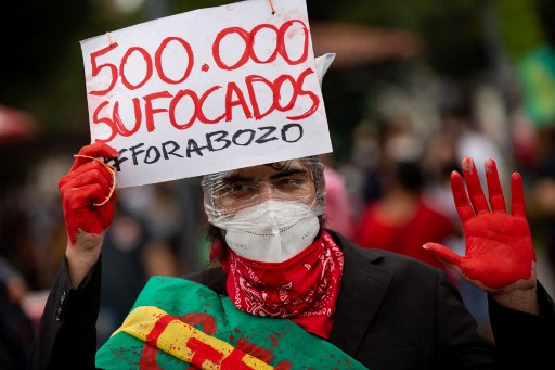Covid: la politique absurde de Bolsonaro entraîne la mort d'un demi-million de Brésiliens