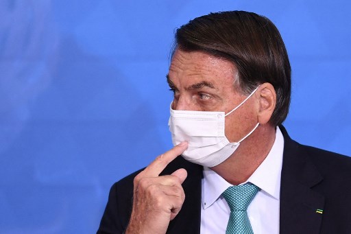 Brésil: Bolsonaro perd ses nerfs devant la presse