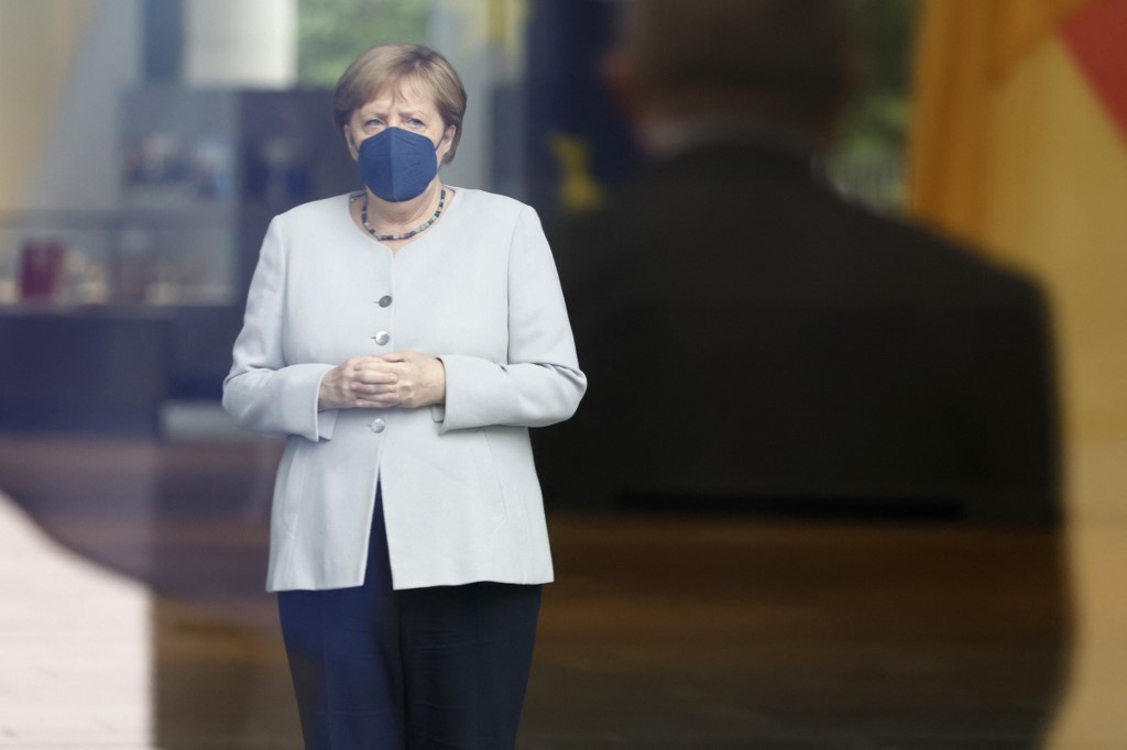 Virus: Merkel déplore l'absence de règles communes pour les voyages dans l'UE