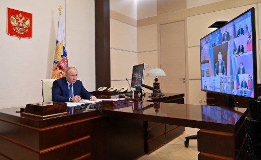 Le président russe Vladimir Poutine préside une réunion avec des membres du gouvernement via une téléconférence, à la résidence d'État de Novo-Ogaryovo, à l'extérieur de Moscou, le 23 juin 2021 (Photo, AFP)