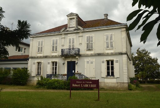La maison de retraite Robert Labeyrie où un cluster variant Delta du coronavirus a été détecté, à Pontonx-sur-Adour, dans le sud-ouest de la France, le 24 juin 202. (AFP)