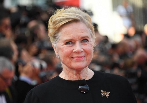Dans cette photo d'archive prise le 23 mai 2017, l'actrice norvégienne Liv Ullmann à son arrivée à la cérémonie du "70e anniversaire" du Festival de Cannes. Les acteurs Samuel L Jackson et Danny Glover, l'actrice norvégienne Liv Ullmann et l'actrice-réalisatrice Elaine May recevront des Oscars d'honneur avant le gala principal de 2022, a annoncé jeudi l'Académie des arts et des sciences du cinéma. (Anne-Christine Poujoulat/AFP)