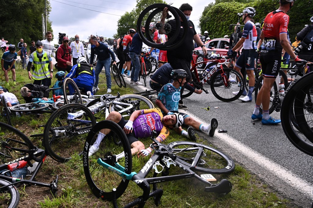Tour de France: la spectatrice à la pancarte en garde à vue, selon une source proche de l'enquête