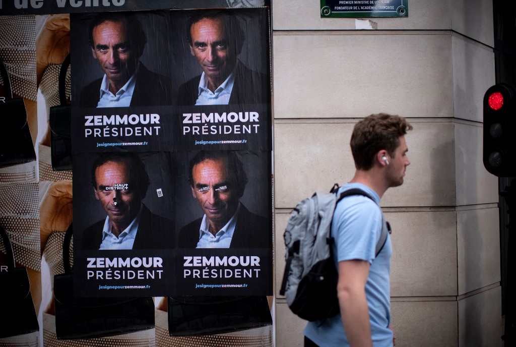 Des affiches « Zemmour président» dans plusieurs villes après les régionales