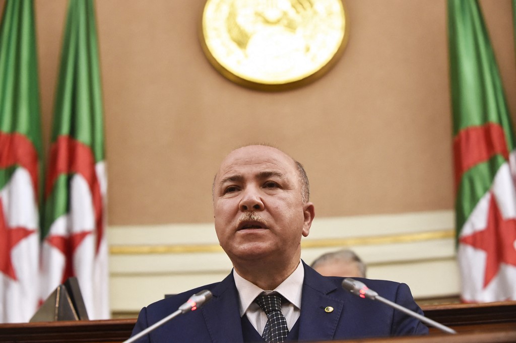 Algérie: un nouveau Premier ministre pour tenter de juguler la crise économique