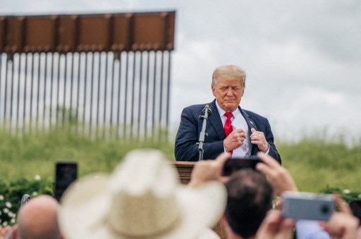 A la frontière mexicaine, Trump éreinte la politique migratoire de Biden
