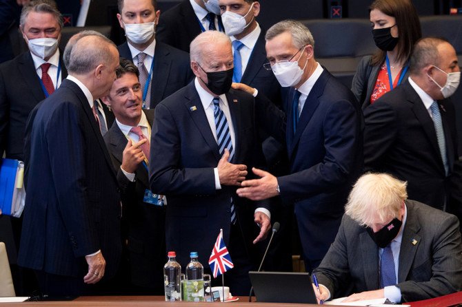 Recep Tayyip Erdogan, Joe Biden, Jens Stoltenberg et Boris Johnson lors du sommet de l'Otan à Bruxelles, en Belgique, le 14 juin 2021. (Reuters)