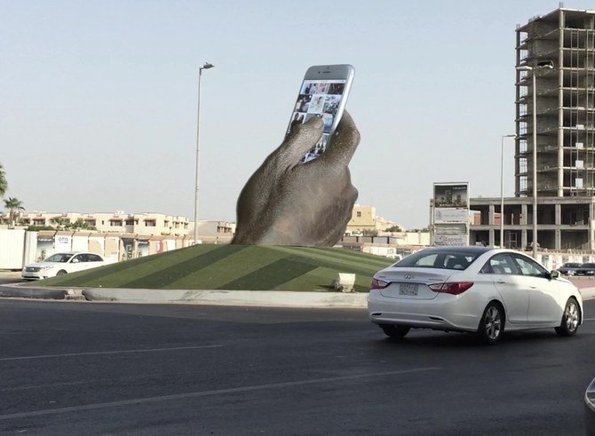 L'artiste saoudien Eyad Maghazil parle de son projet vidéo, Roundabouts