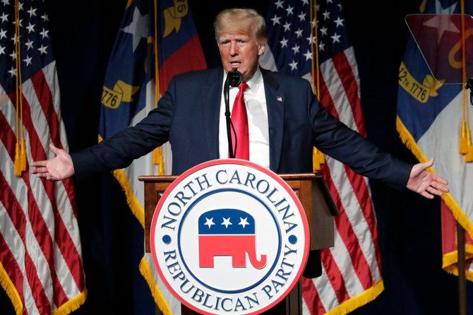 De retour sur scène, Trump entretient le suspense sur une nouvelle candidature