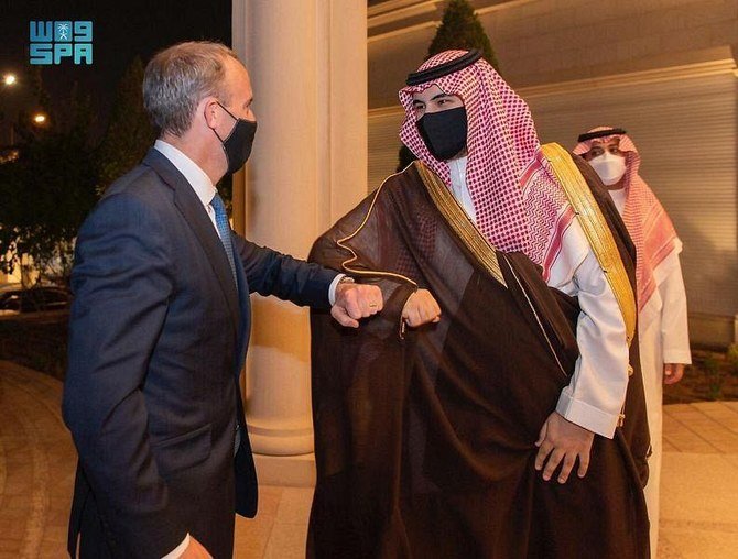 Le ministre britannique des Affaires étrangères, Dominic Raab, a rencontré lundi le vice-ministre saoudien de la Défense, le prince Khaled ben Salmane ben Abdulaziz. (SPA)