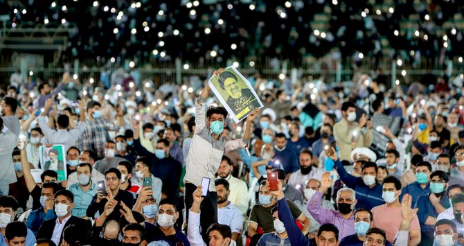Iran: Raïssi s’offre un rassemblement électoral malgré le virus