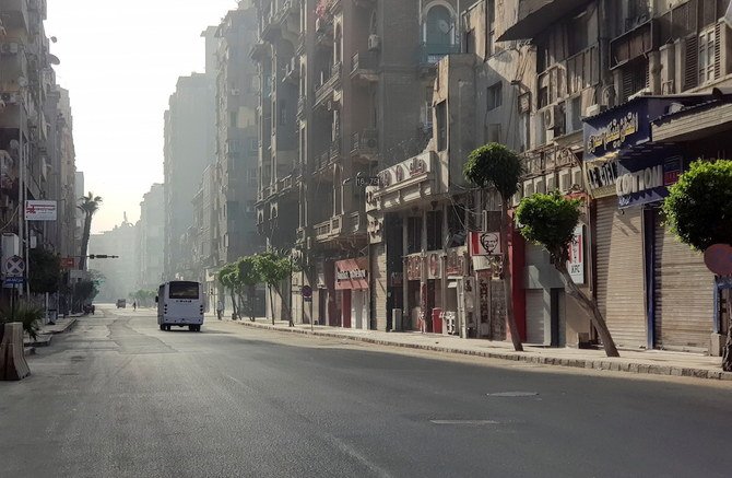 Une rue vide au centre-ville du Caire, en pleine pandémie de Covid-19, pendant la traditionnelle fête de printemps de Cham al-Nessim, Le Caire, Égypte, le 3 mai 2021 (Reuters)