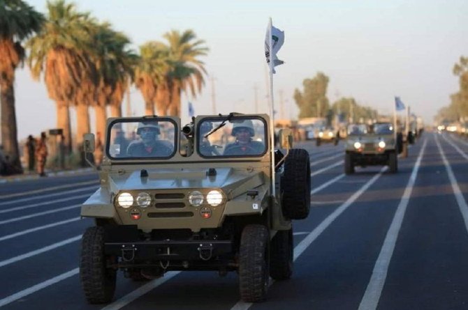 Les milices pro-iraniennes font une démonstration de force en défilant près de Bagdad