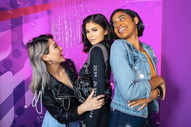 Est-ce Kylie Jenner? Non, mais c’est presque aussi bien… C’est une statue de cire de l’icône de la mode (fournie)