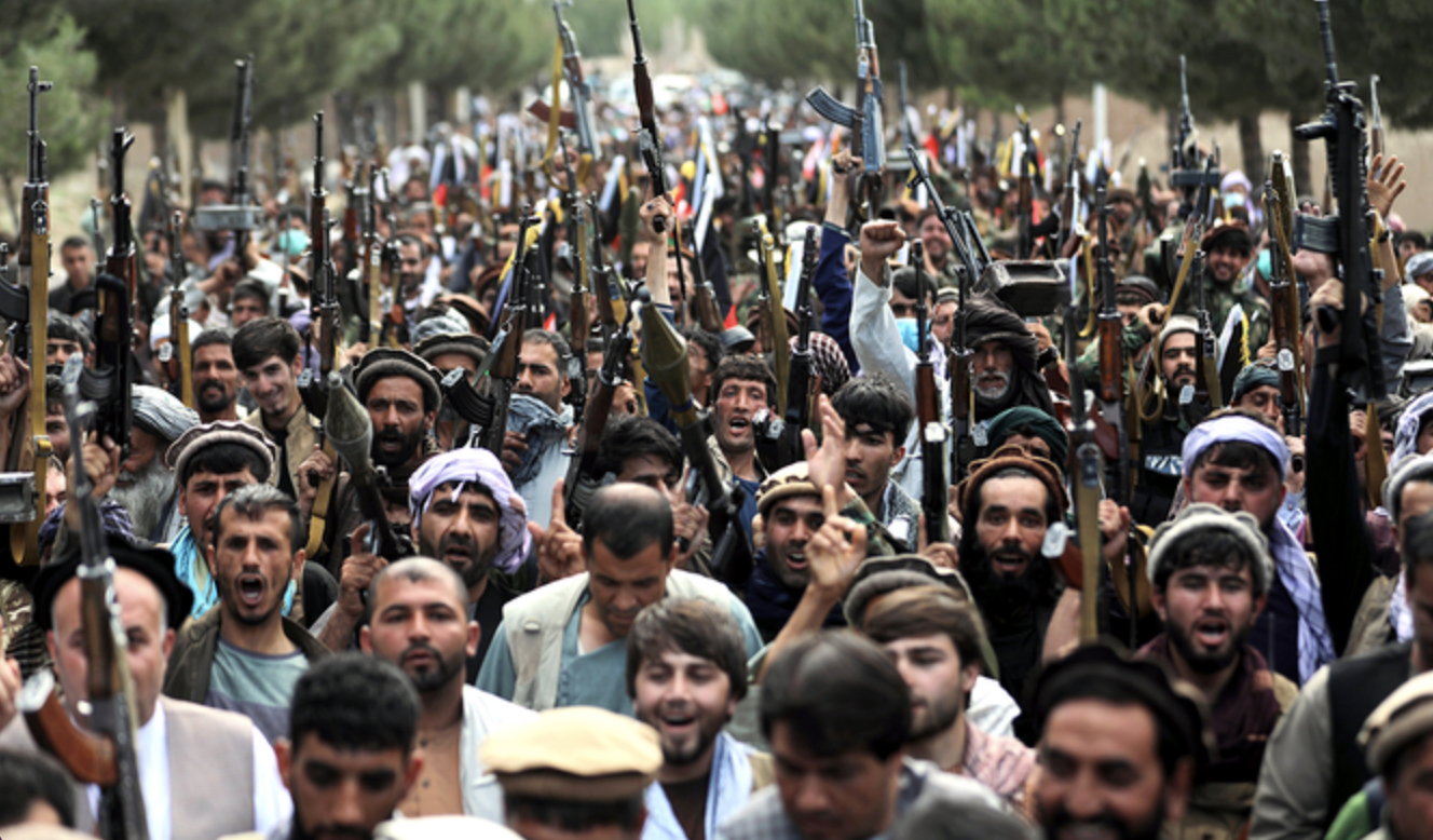 L'Afghanistan défend sa décision d'armer la population contre les talibans