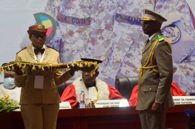 Investi président, le colonel Goïta assure que le Mali tiendra tous ses engagements