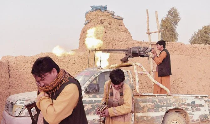 Kaboul arrête des dizaines de chefs tribaux après la reddition de troupes aux talibans