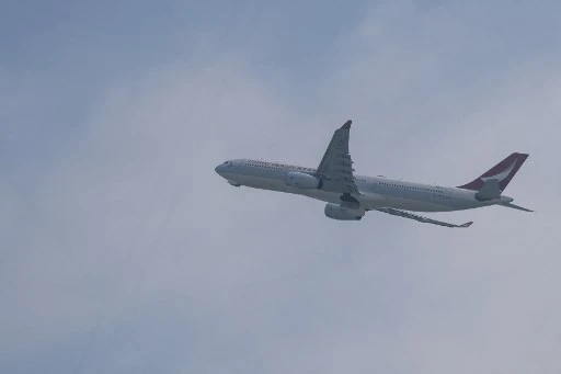 Un avion de ligne Cathay Dragon décolle de l'aéroport international de Hong Kong le 20 octobre 2020 (Photo, AFP)