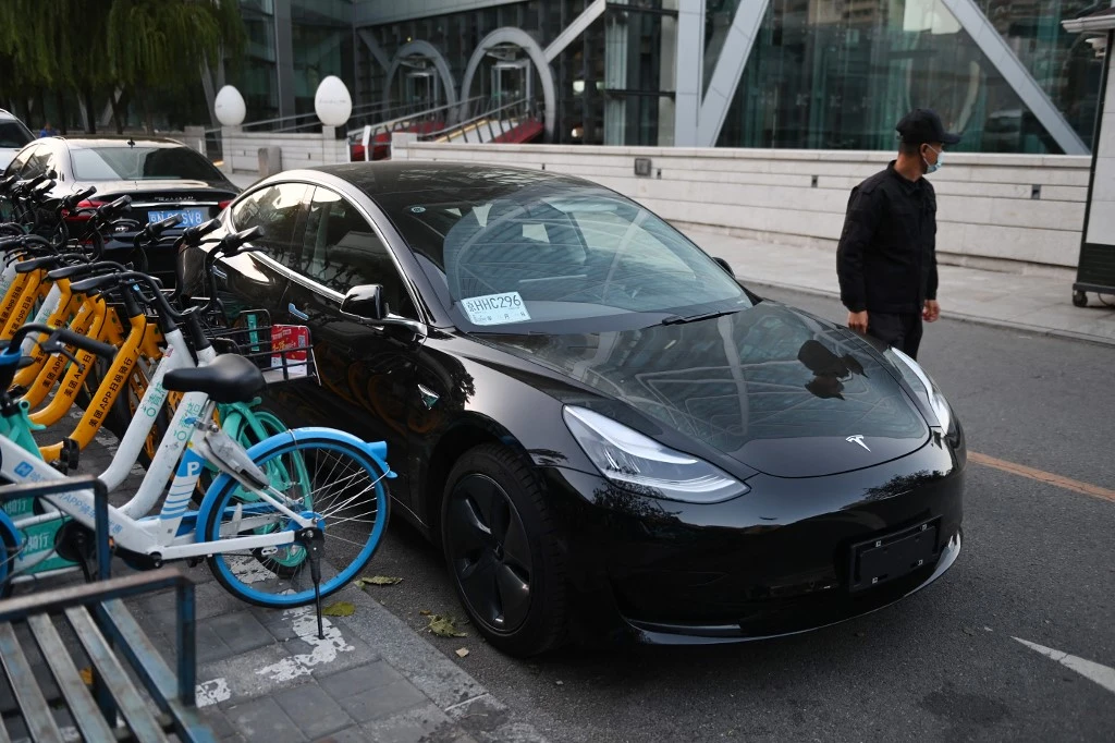 Chine: Tesla rappelle 285 000 voitures pour risque de collision