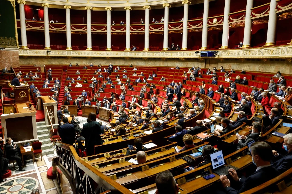 L'Assemblée nationale a adopté mercredi soir en première lecture un projet de loi renforçant les mesures antiterroristes et le renseignement. LUDOVIC MARIN / AFP