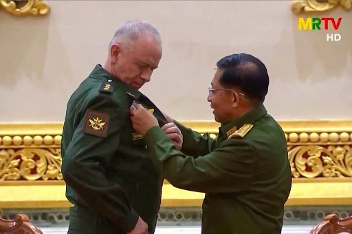 Le chef de la junte remercie Moscou pour le renforcement de l'armée birmane