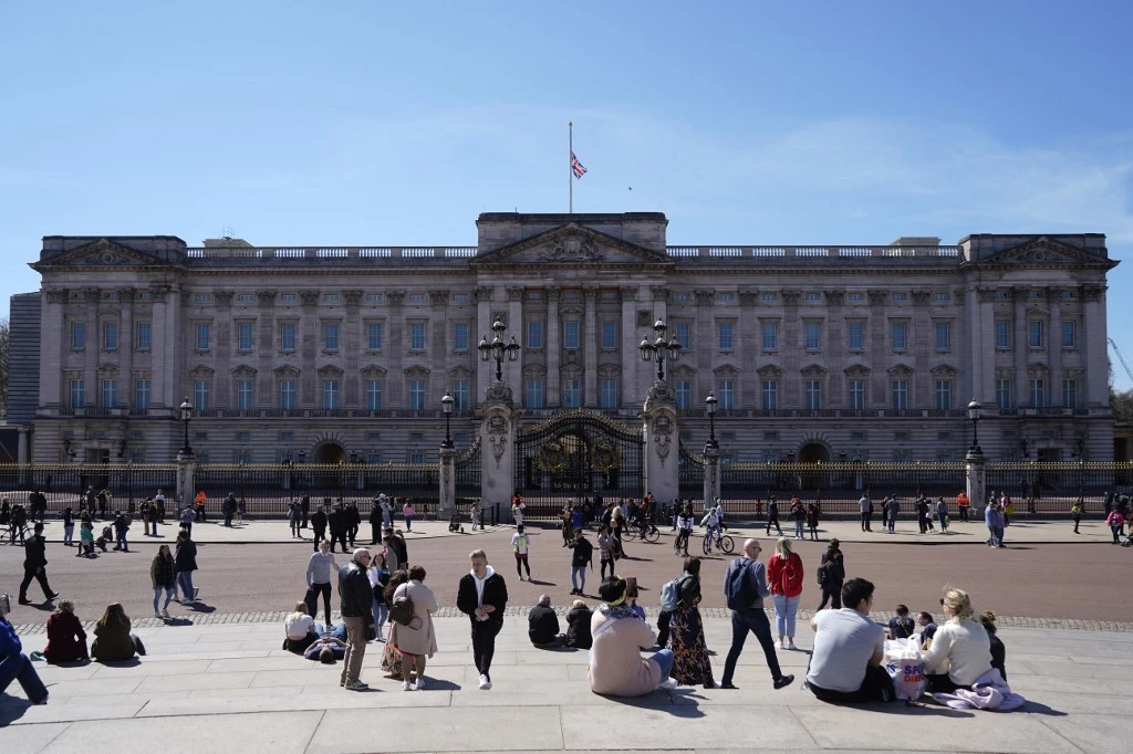 Le palais de Buckingham a cantonné les minorités à des postes subalternes, selon The Guardian