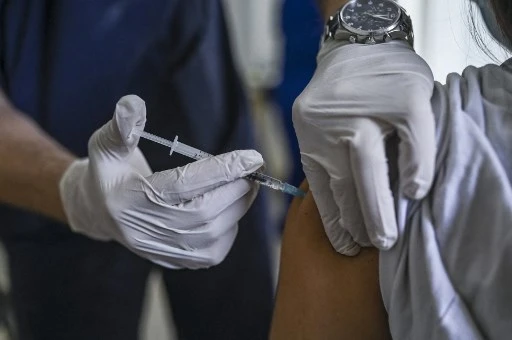 Grèce: les réfugiés vont être vaccinés contre la Covid-19 dans les camps de la mer Egée