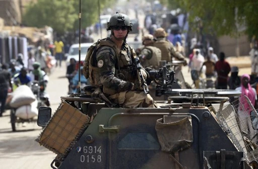 La France suspend ses opérations militaires conjointes avec l'armée malienne