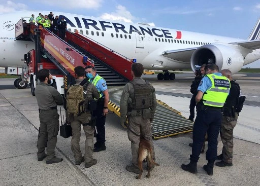 Fausse alerte à la bombe: à Roissy CDG, aucun explosif dans l'avion venu du Tchad