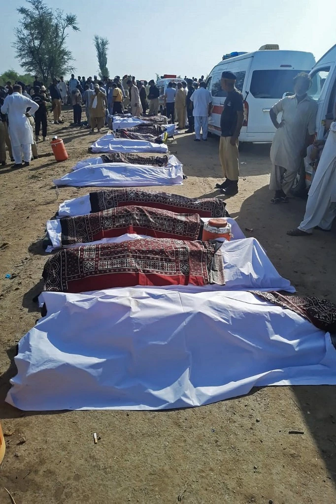 Au moins 43 morts dans un accident ferroviaire au Pakistan