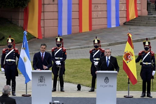 Le président argentin glose sur les origines des Mexicains et des Brésiliens, puis s'excuse