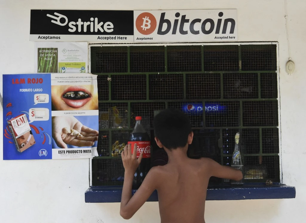 Bitcoin adopté par le Salvador: les fans de crypto ravis, le marché impavide