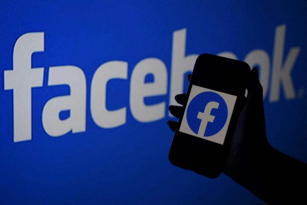 Facebook va rouvrir ses bureaux mais aussi prolonger le télétravail