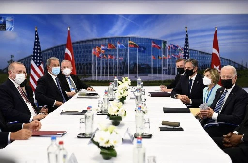 Le président turc Recep Tayyip Erdogan et le président américain Joe Biden assistent à une réunion bilatérale en marge du sommet de l'OTAN à Bruxelles, le 14 juin 2021 (Photo, AFP)