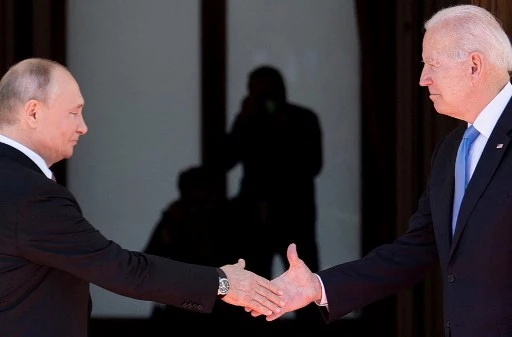 La poignée de main revient, tout doucement, après seize mois de Covid