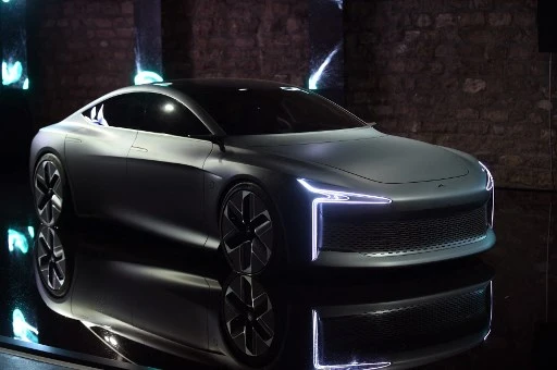 Berline à hydrogène: la start-up française Hopium dévoile son prototype