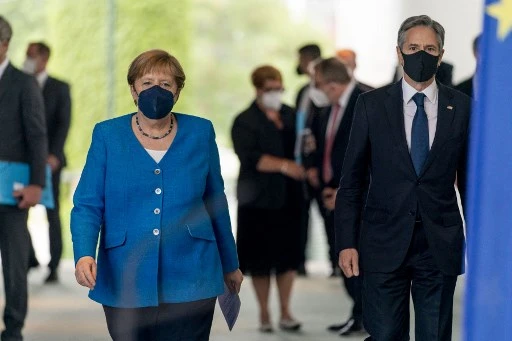 La chancelière allemande Angela Merkel et le secrétaire d'État américain Antony Blinken arrivent pour donner une conférence de presse conjointe à la Chancellerie de Berlin le 23 juin 2021 (Photo, AFP)