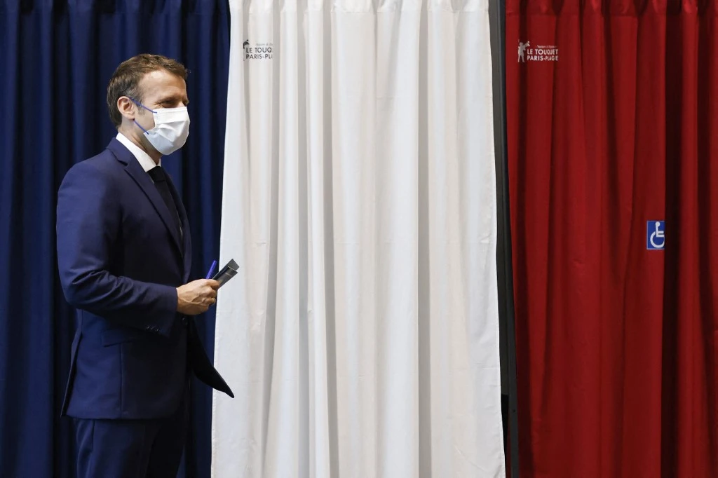 Régionales: des votants par devoir, des abstentionnistes déçus de la politique