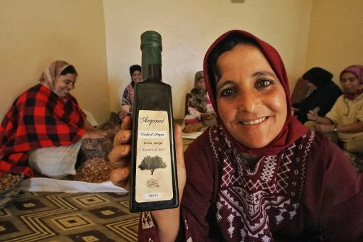 Ces femmes marocaines qui fabriquent l'huile d'argan pour l'industrie de la beauté